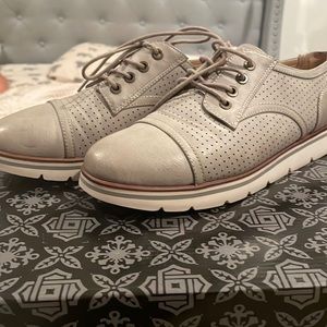 Grayish/tan shoes